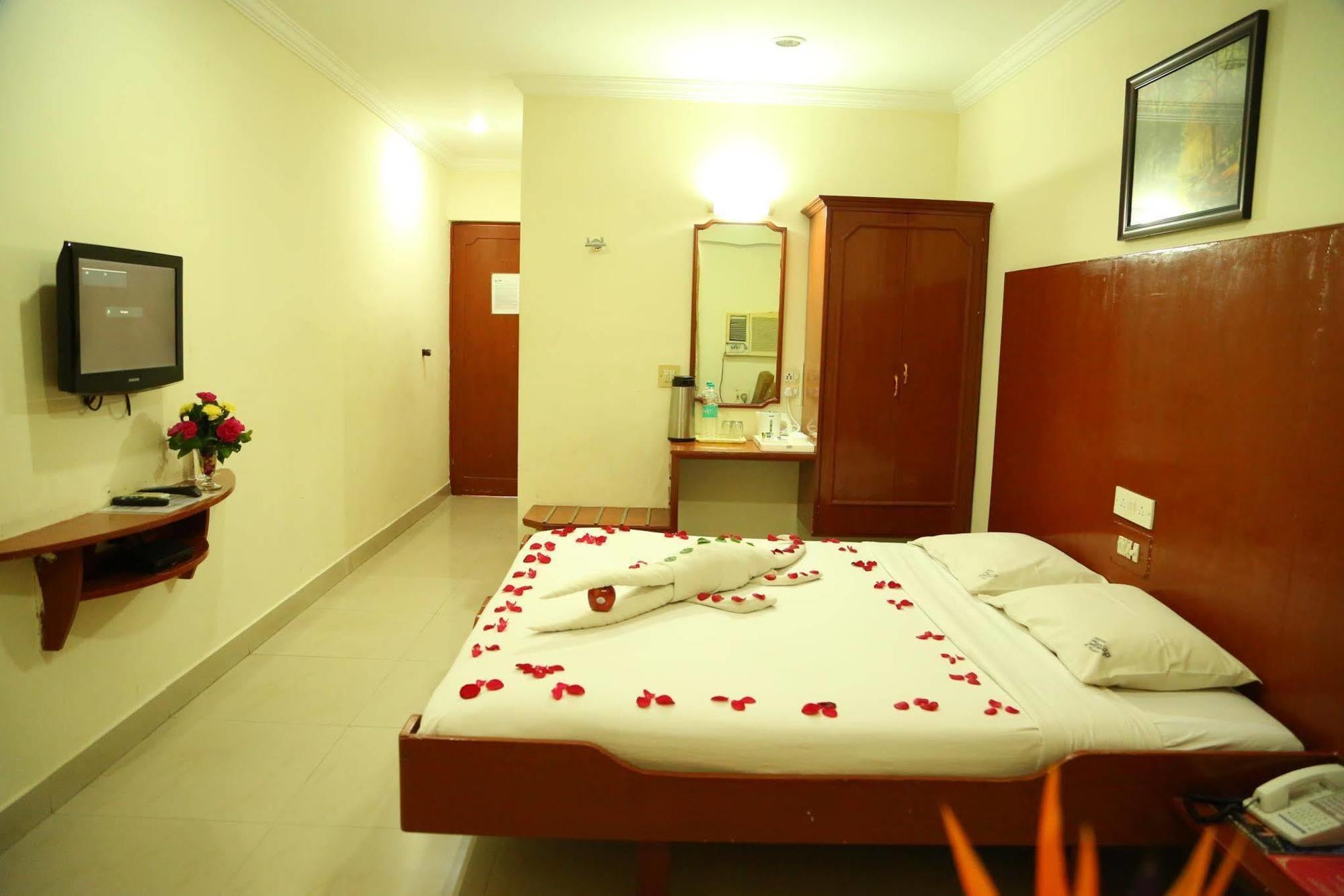 Hotel Sooriya Residency Chennai Zewnętrze zdjęcie
